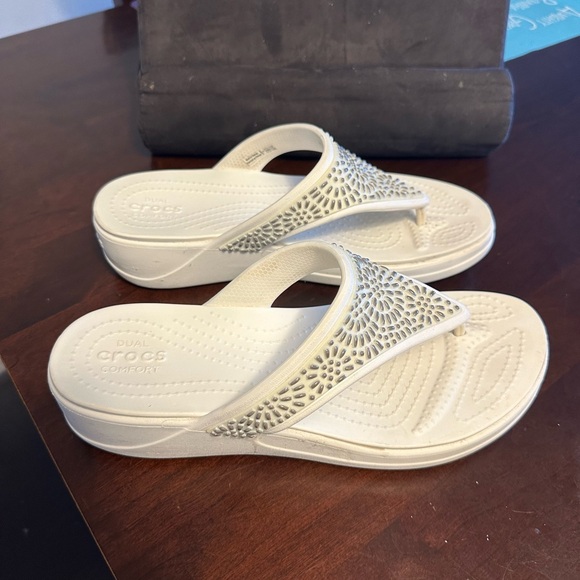CROCS Women's Cream Heeled Sandals - Picture 1 of 5